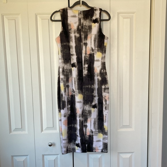 Fitted dress. Size 8. - Picture 2 of 13